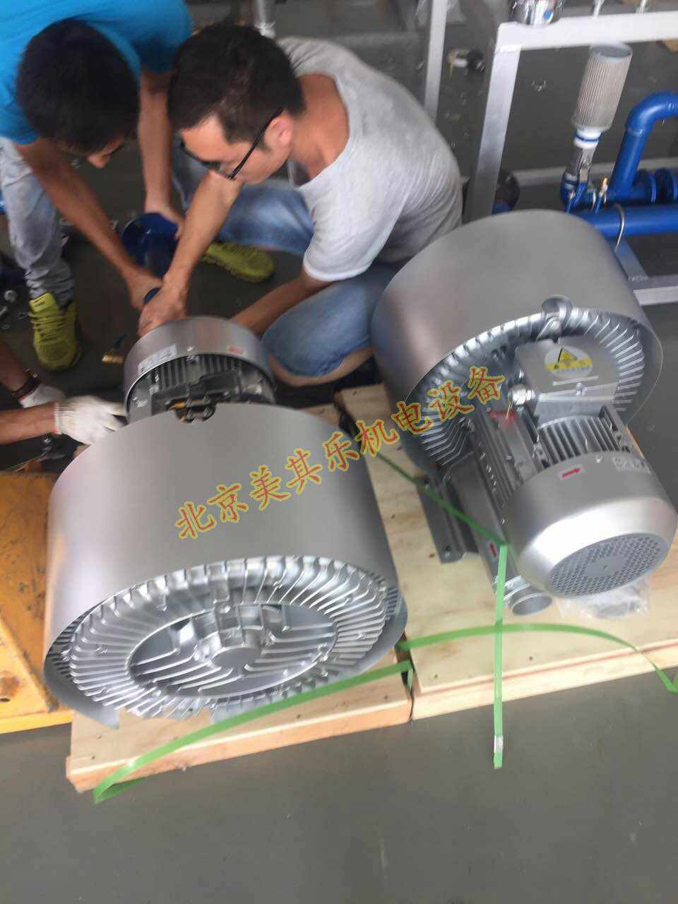 5.5kw双叶轮高压风机用于增压传送系统安装现场